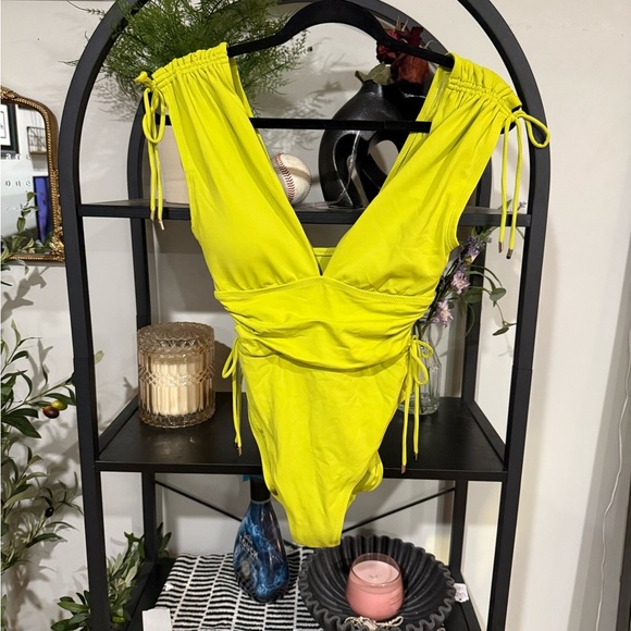 Robin Piccone Yellow One Piece Swimsuit with Plunging V-Neckline size 8 - Picture 3 of 9
